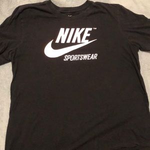 Nike sportswear Tee
